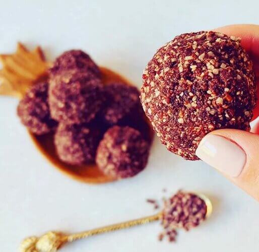 Coconut, Chocolate and Collagen Protein Balls Recipe by @luamarchi
